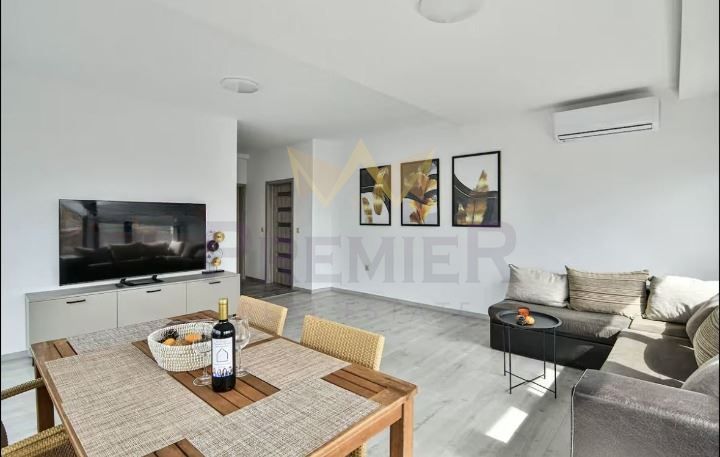 Дава се под наем Тристаен апартамент в Варна, Център - 95 кв.м за 800 € - Снимка #1