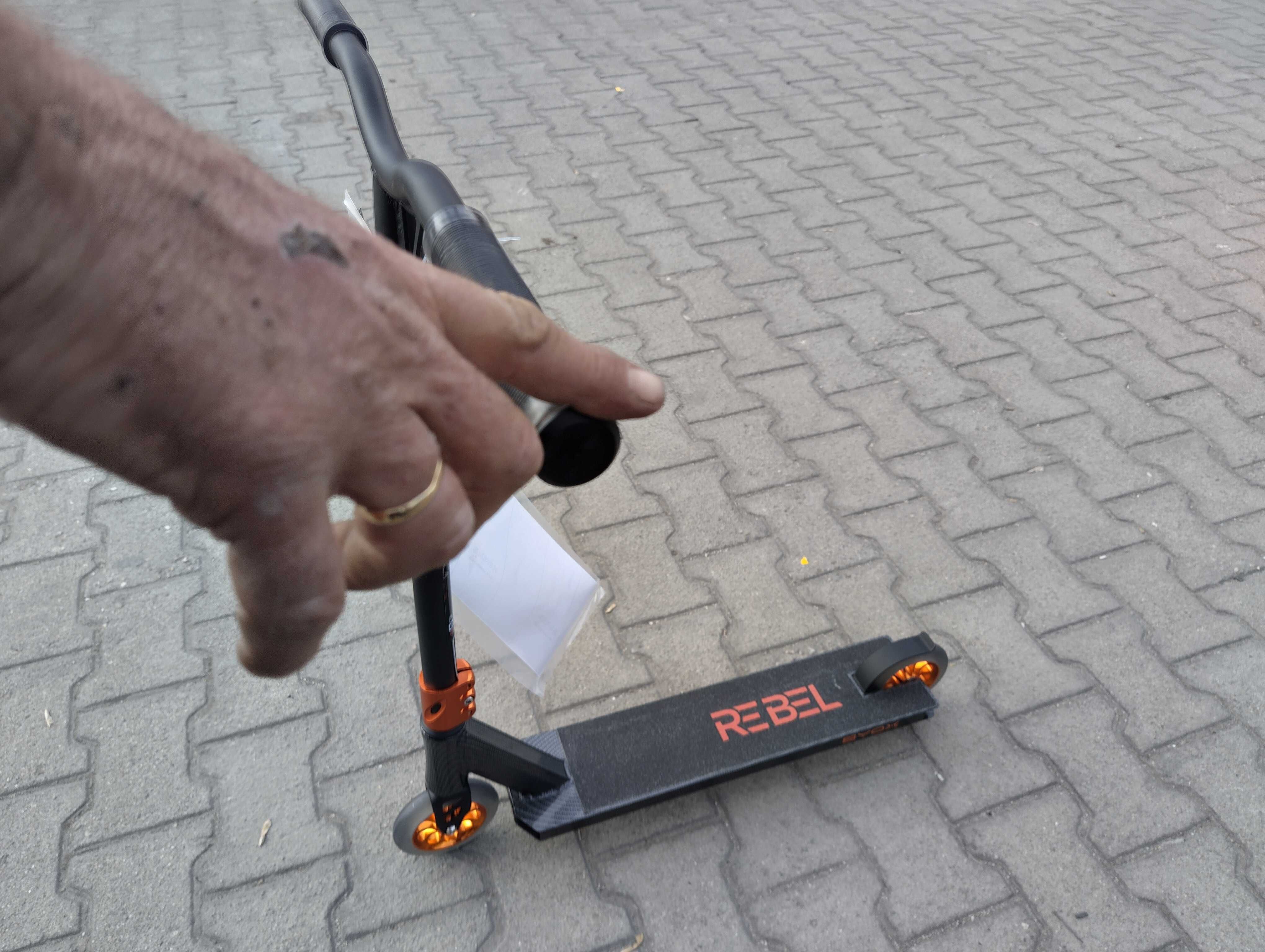 BYOX Детска тротинетка stunt REBEL карбон