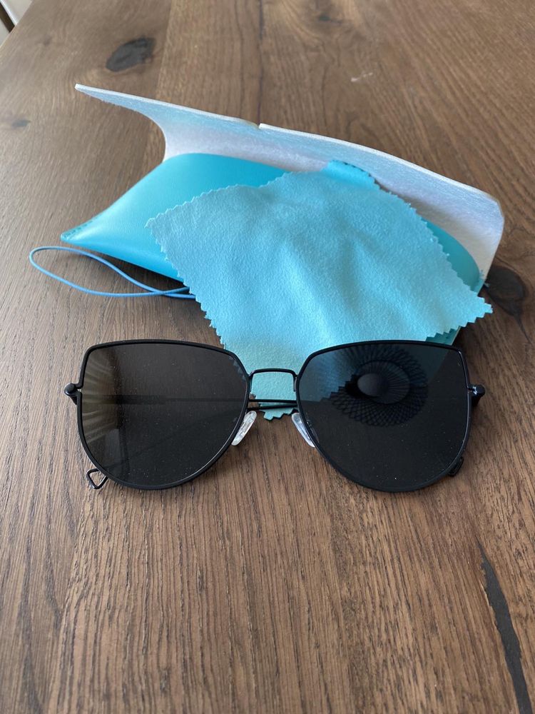 Слънчеви очила - Emily Westwood