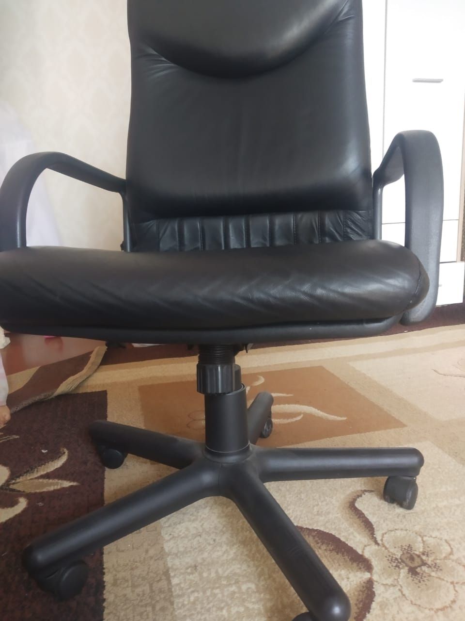 Кожанное офисное кресло