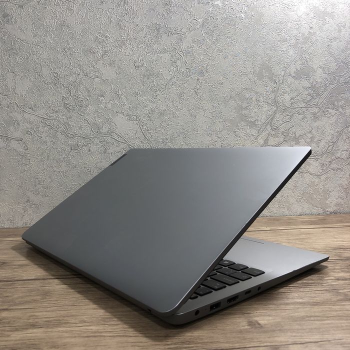 Продаю Офисный Lenovo ideapad Celeron 4/256gb в отличном состоянии!