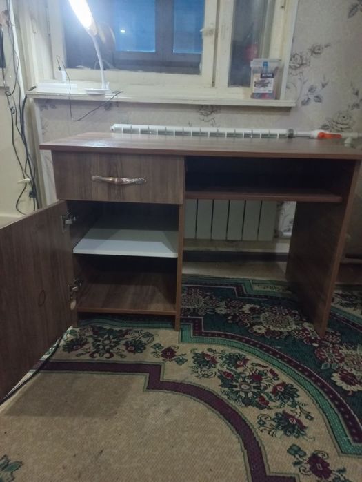 Продам стол в отличном состоянии. Самовывоз