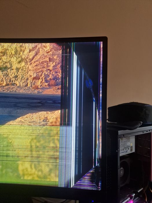 Acer Predator Z271 счупена матрица