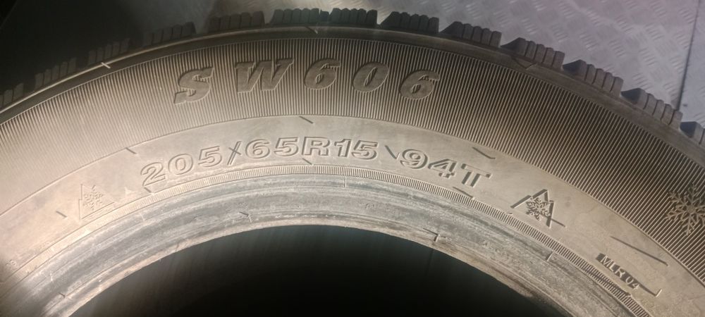 Продам зимьнию резину в идеальном состояний размер р15