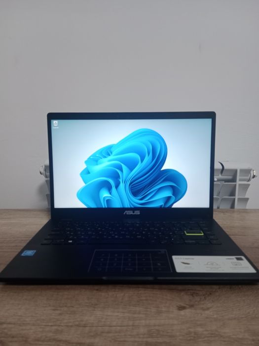 Ноутбук Asus оффисный