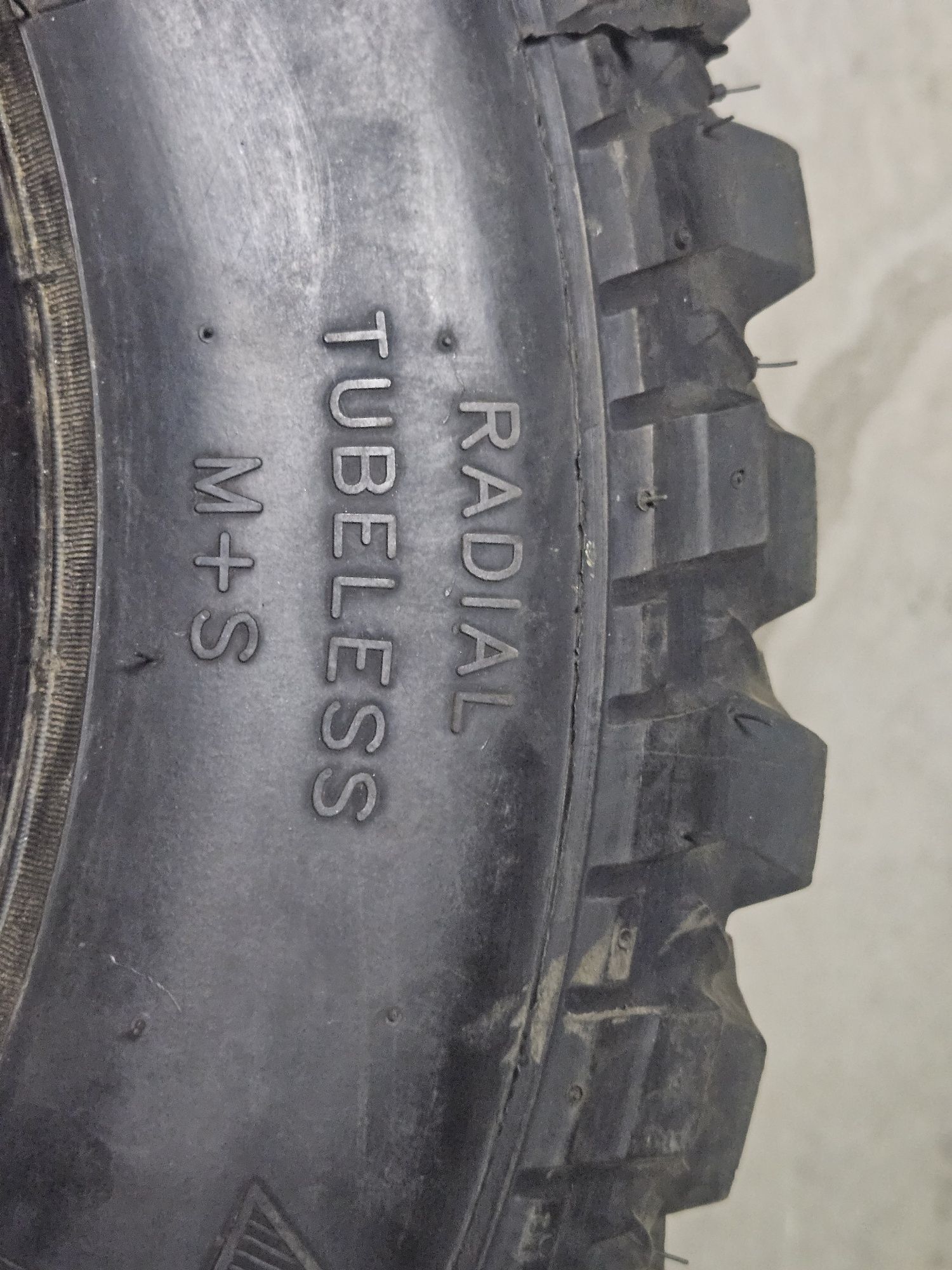 Cauciucuri off-road MT pe 195/80/15 :  M+S - ca noi