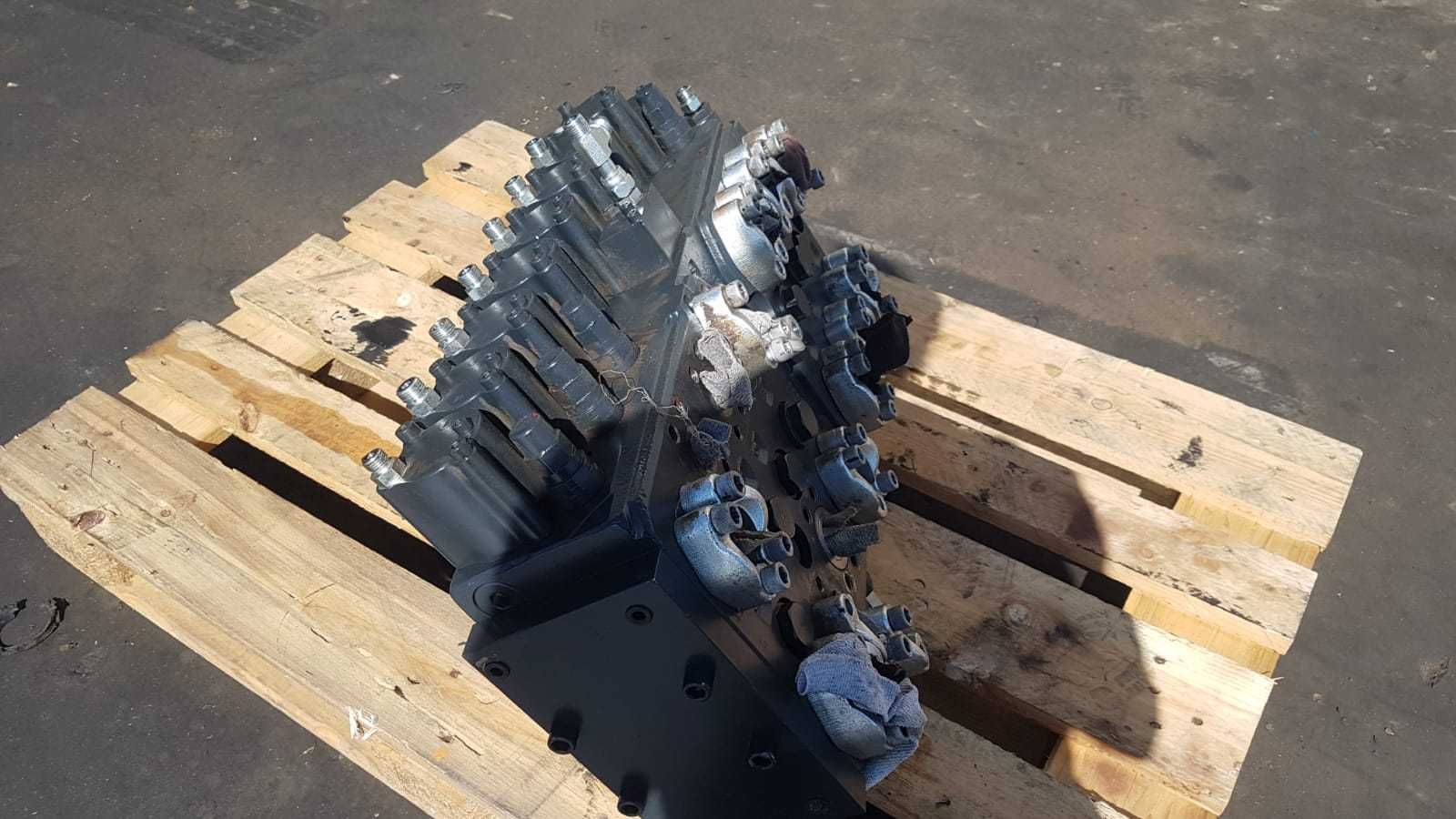Distribuitor hidraulic comenzi excavator Doosan DX380