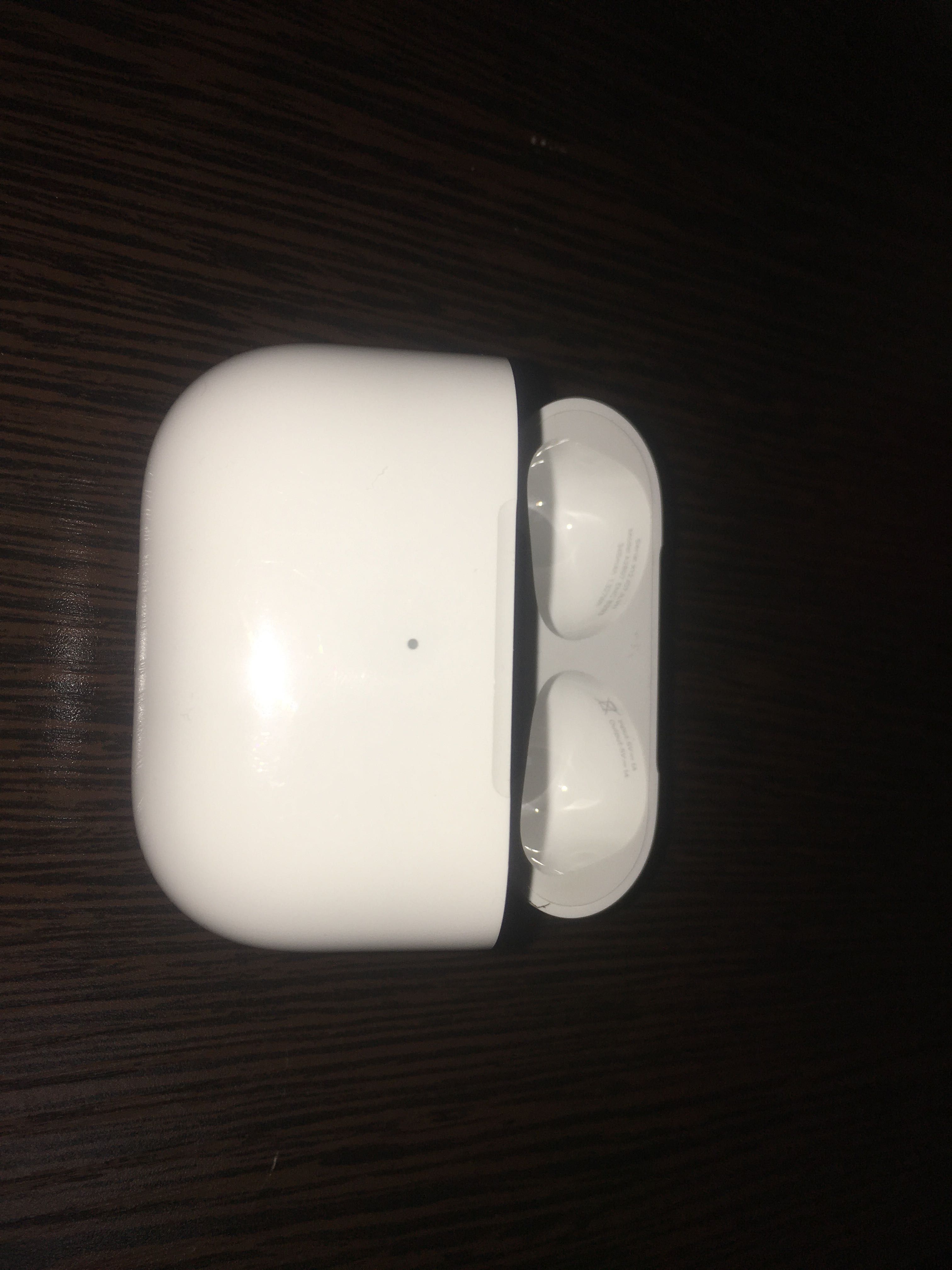 Футляр от Air Pods 3rd generation, б/у, но в отличном состоянии