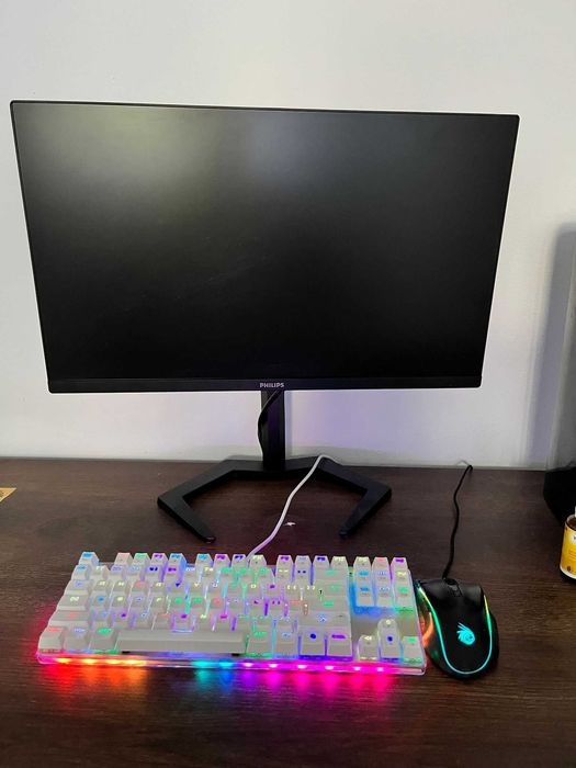 Vand pc gaming + monitor + mouse + tastatura + set de boxe 2.1