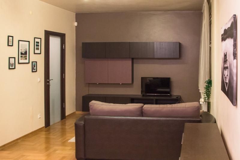 Дава се под наем Двустаен апартамент в София, Лозенец - 65 кв.м за 700 € - Снимка #2