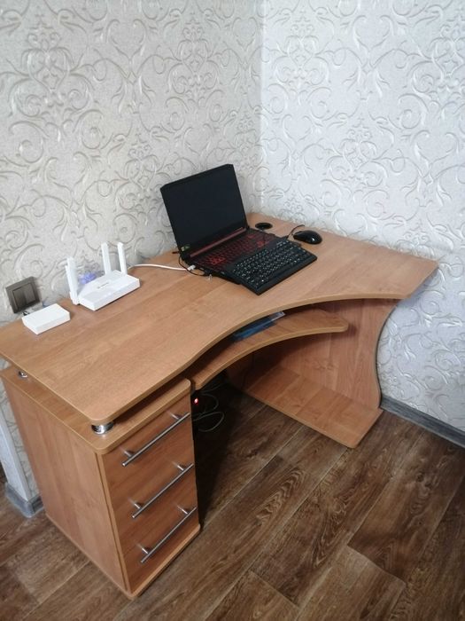 Стол компьютерный