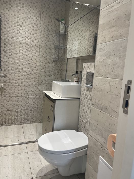 Închiriez apartament