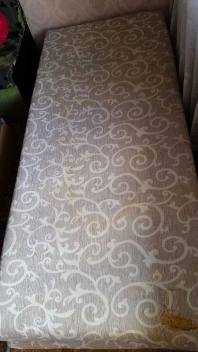 Подарявам матрак с дървена основа