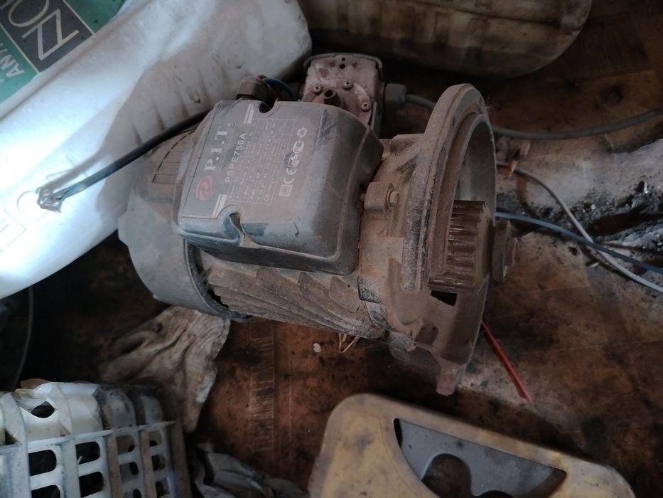 Эл. Двигатель от вод. насоса