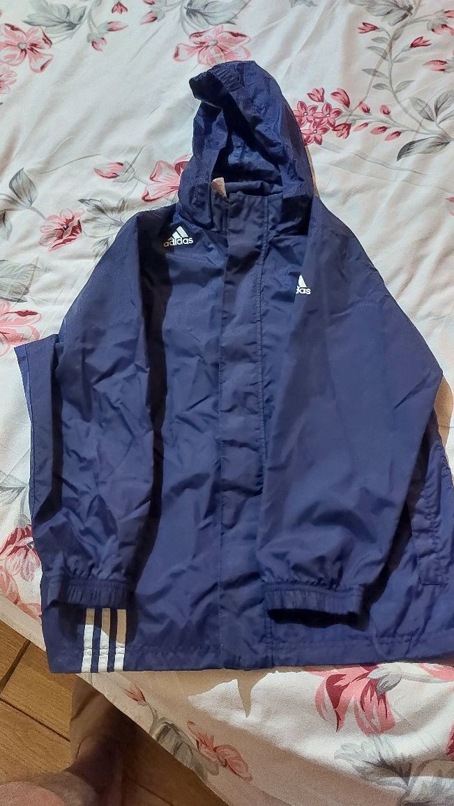 Ветровка-Adidas.