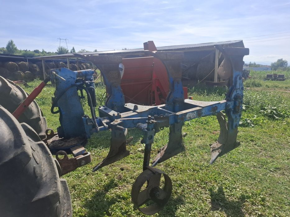 Vând plug reversibil 3 brazde