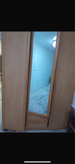 Шкаф с зеркалом б/у