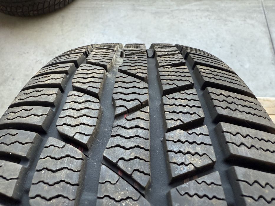 4бр. КАТО НОВИ Зимни Гуми 205/60R/16 -CONTINENTAL- DOT:0323- 7.9м+6.3м