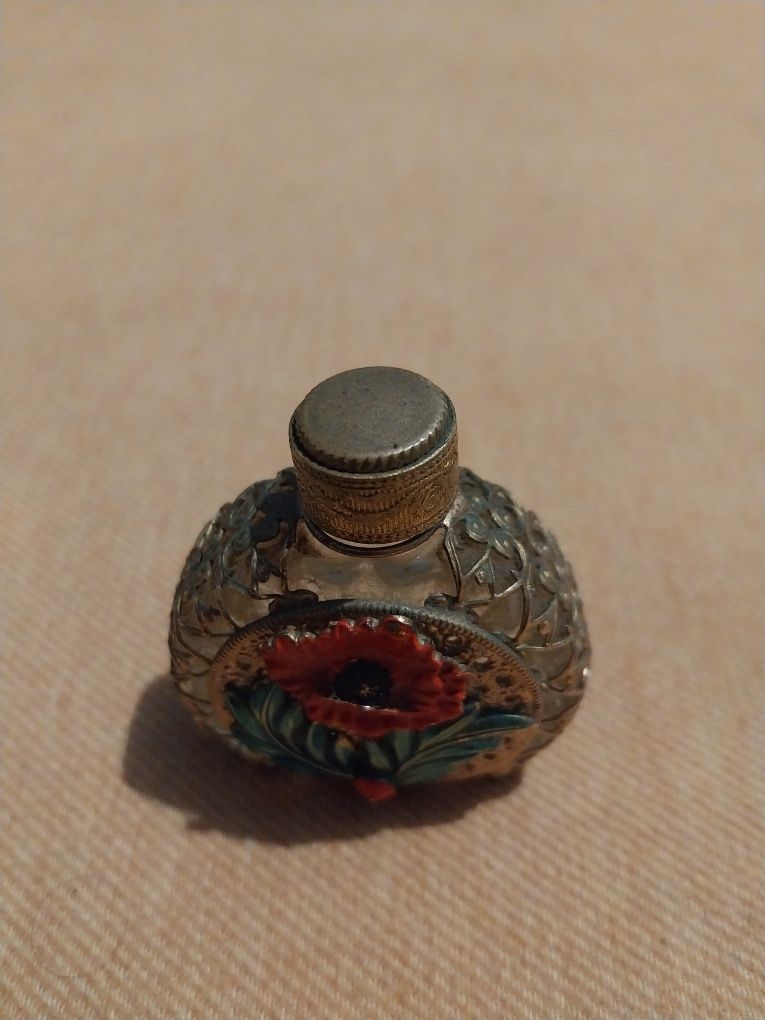 Sticlă veche de parfum.