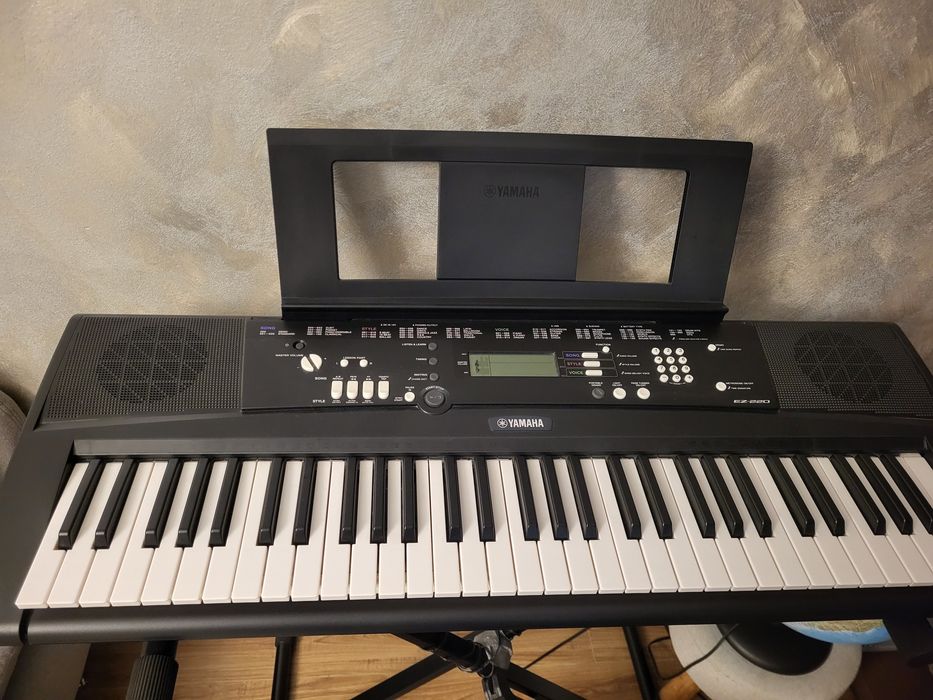 Orga  Digitala Portabil Yamaha EZ-220