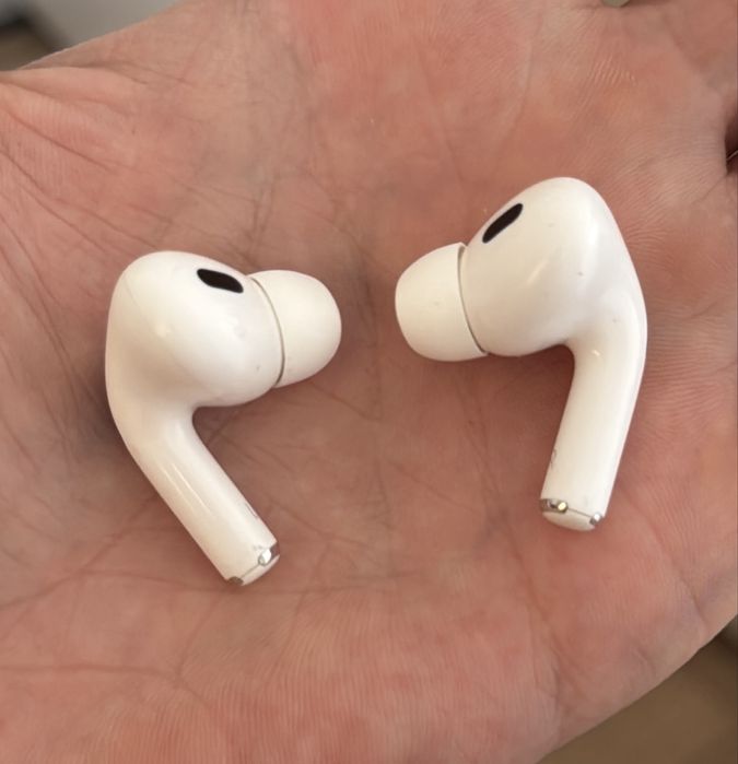 Продам два наушника