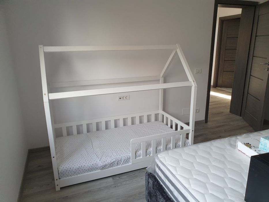 Vând pat copii stil căsuța