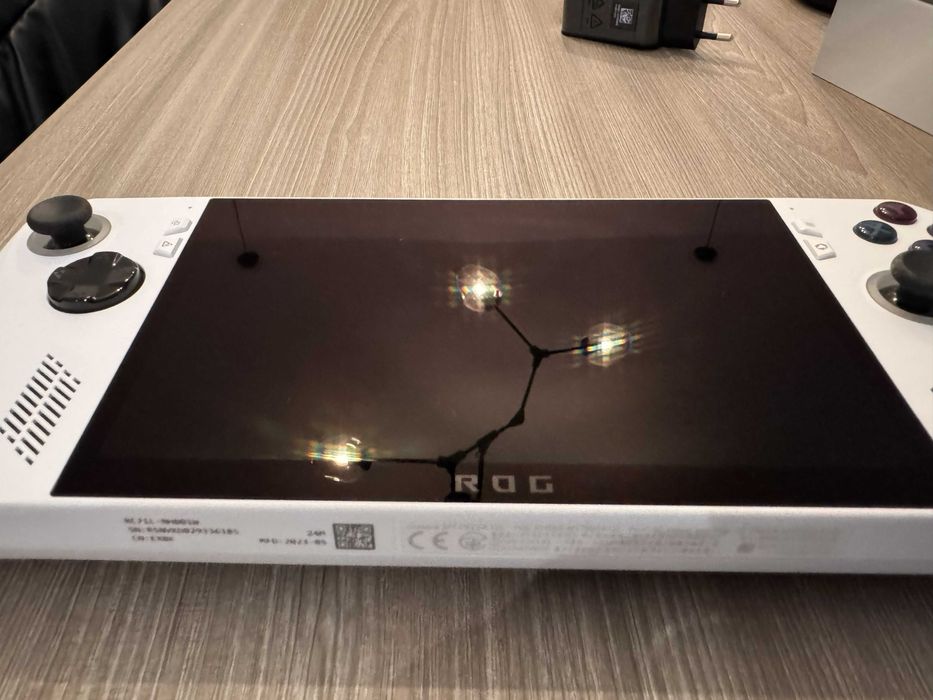 Consola portabila gaming ROG Ally Z1 Extreme, 16GB LPDDR5, SSD 512GB