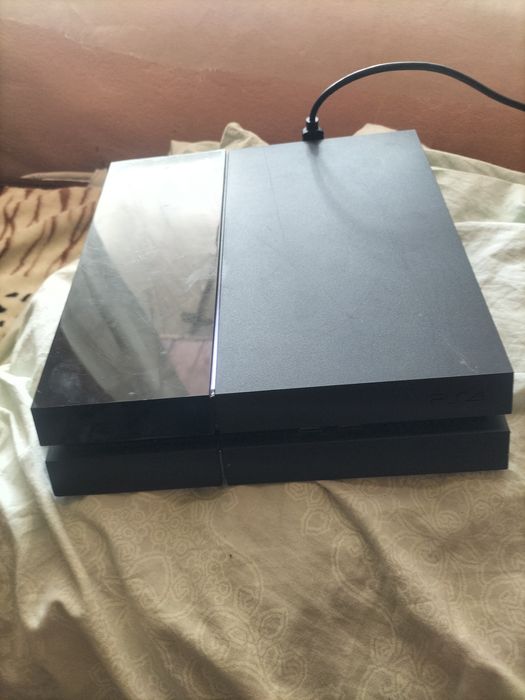 Vând/Schimb PS4 Schimb cu telefon bicicletă leptop preț fix nu trimit