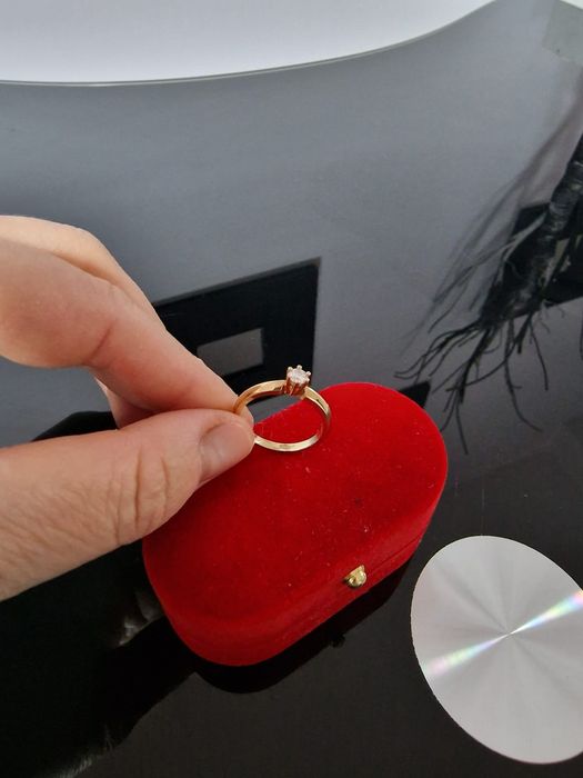 Inel de logodna cu Diamant, elvetian, o bijuterie pentru ocazii specia