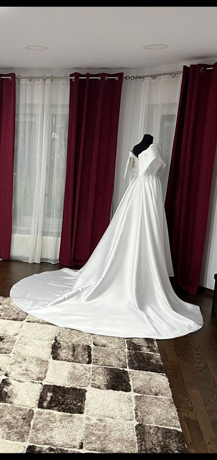 OFERTA                         Vând rochie mireasă