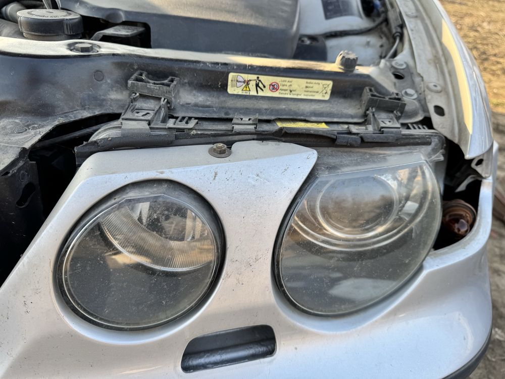 Продавам оригинални ксенонови фарове с лупа за BMW E46 compact