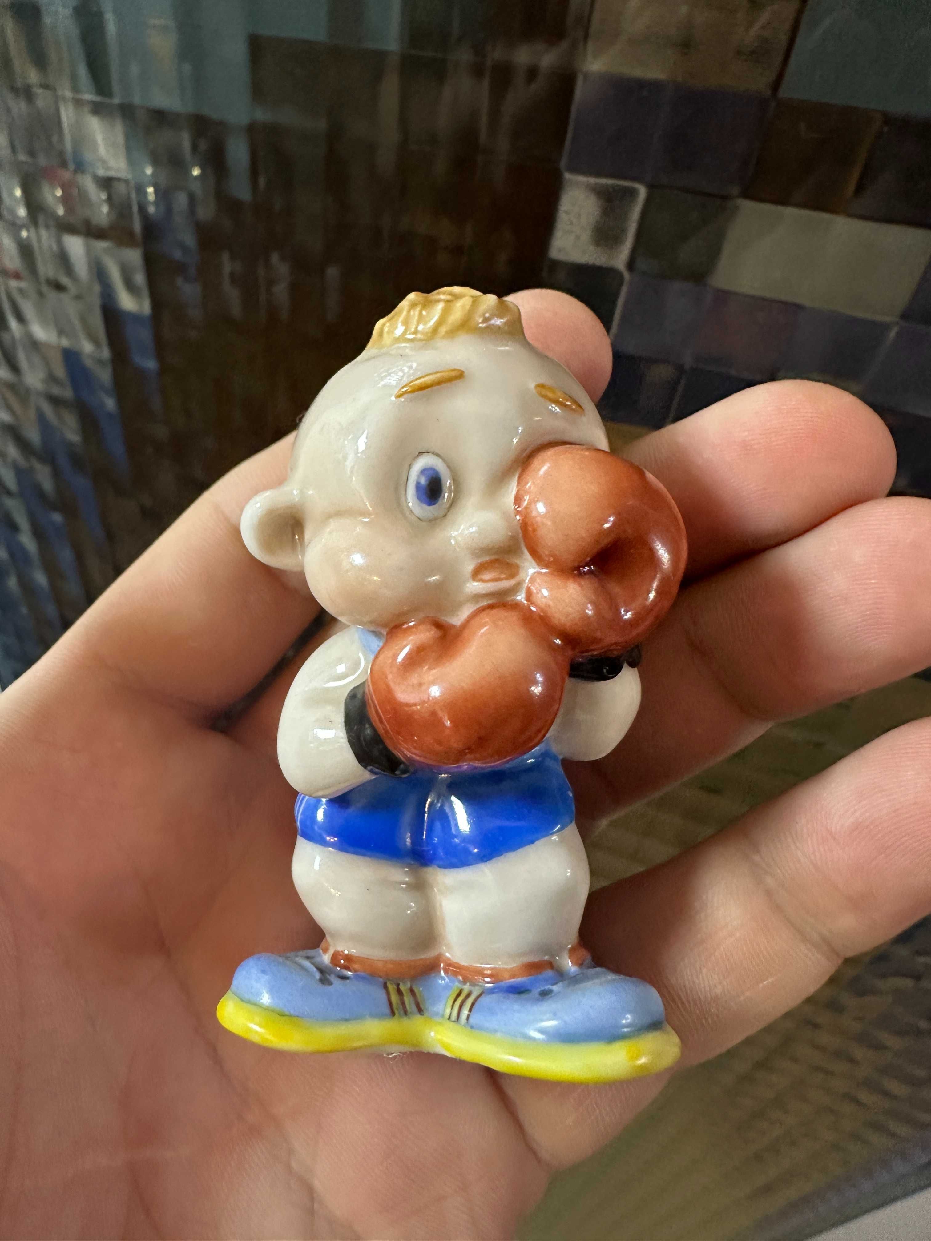 Статуэтки Фарфор