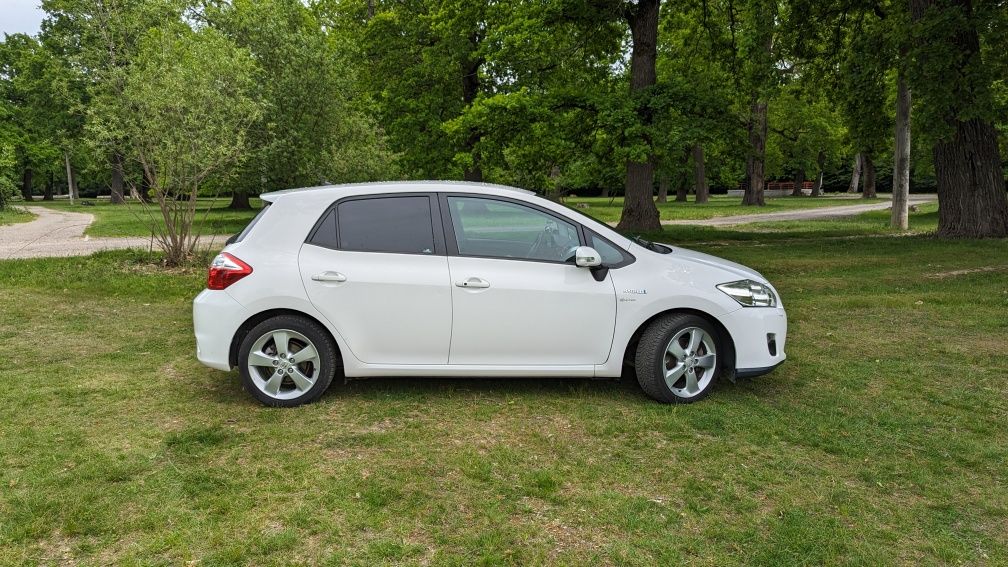 Toyota Auris Hybrid