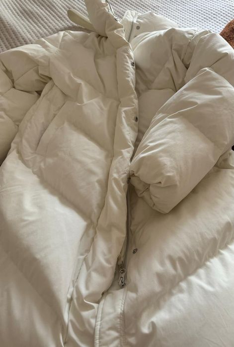 Продам зимний пуховик, цвет слоновой кости,