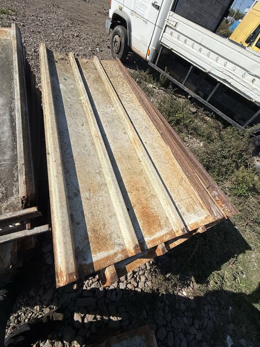 Продавам ламарина  2 м на 80 см 1.2 кг