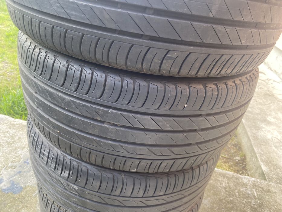 2 buc 225/40/18 vara