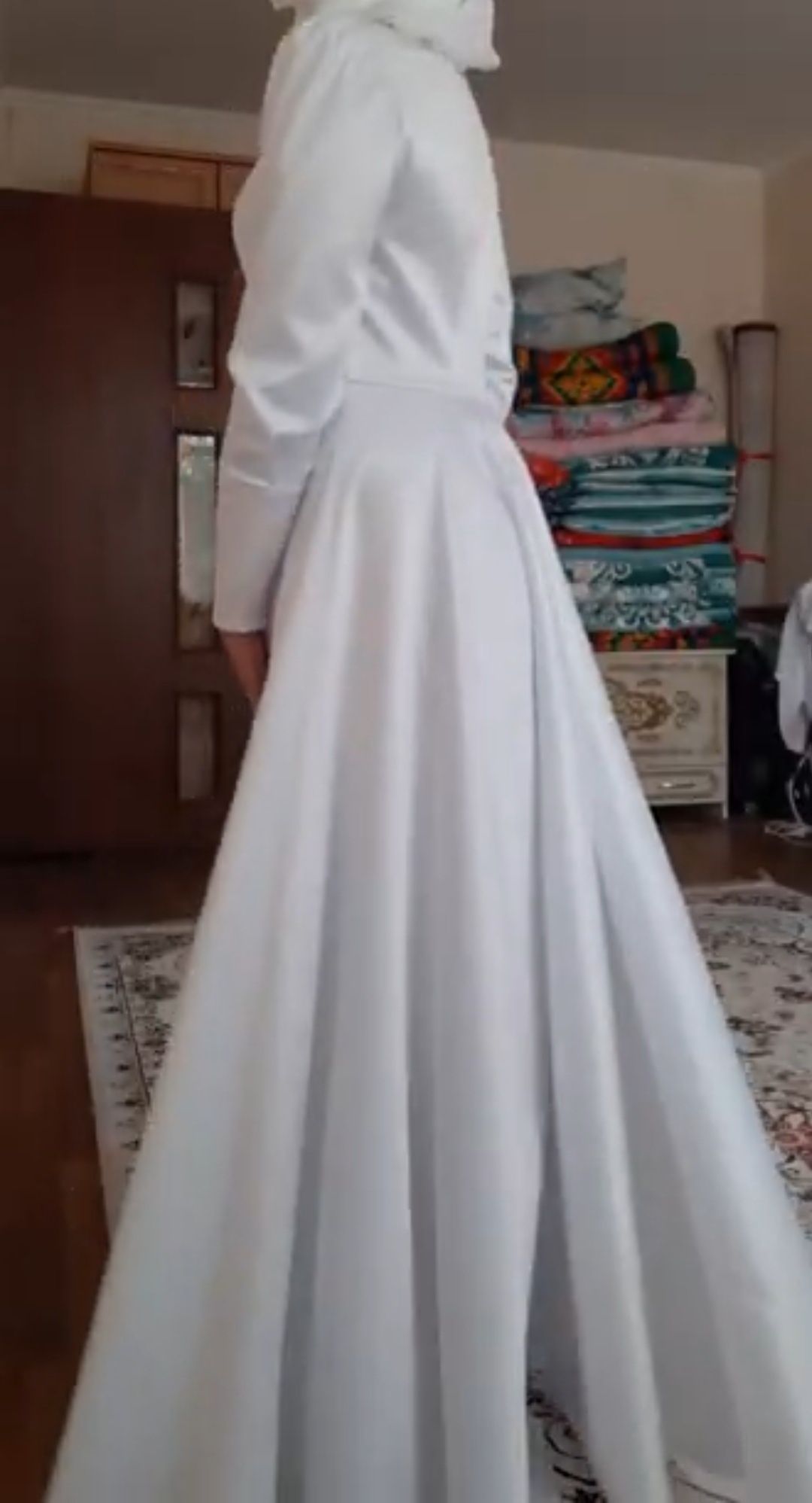 Срочно продам белое платье свадебное 44р