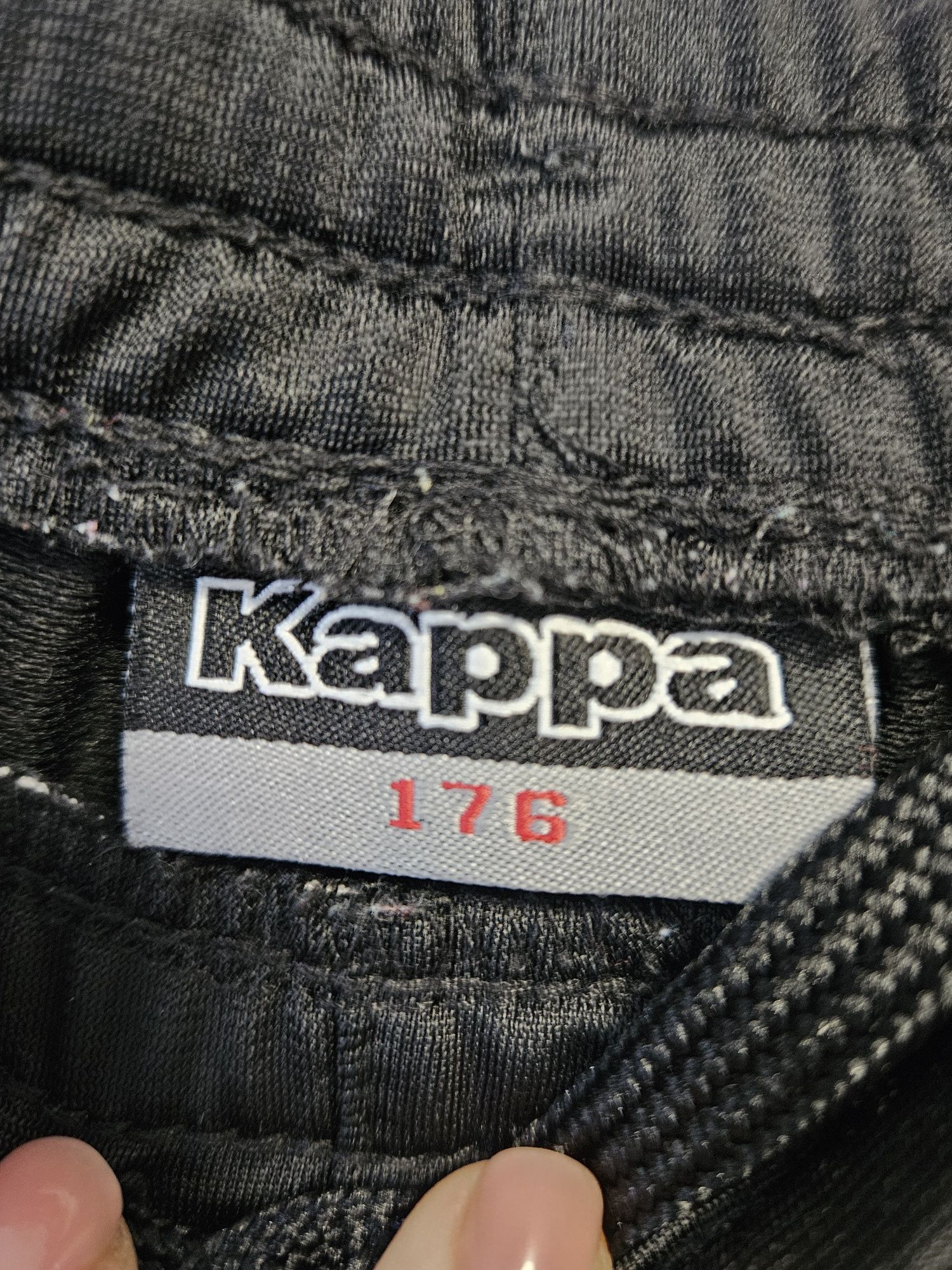 Pantaloni sport Kappa
Stare buna/foarte buna
Cumpărați de pe vinted da