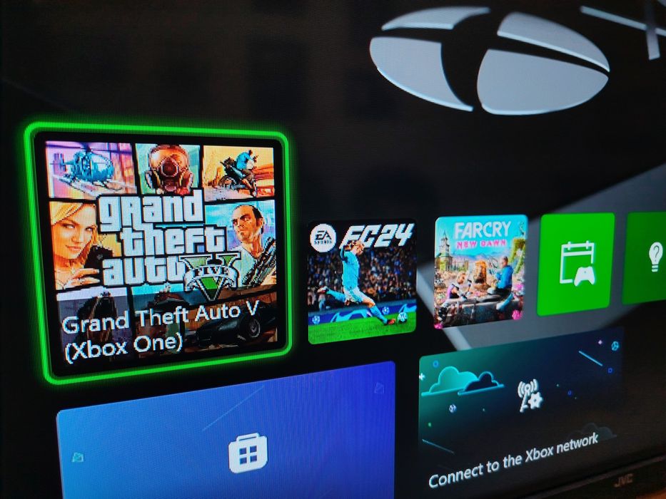 БАРТЕР /ПРОДАЖБА ! Конзола Xbox ONE + 2 джойстика + GTA 5 FARCRY FC 24