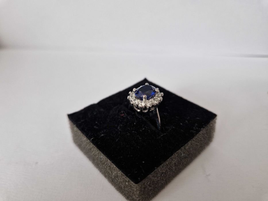 Inel din  Aur de 9 k -375 - Safir Sintetic si Zirkonia