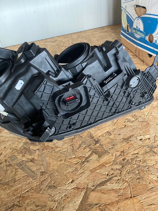 Ляв фар. Фарове. Ford Kuga. Форд Куга. 16-20г. Би ксенон.