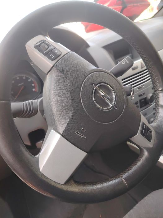 Опел Астра 2010г.Сменен съеденител, свещи. Нови гуми. 165000км.к