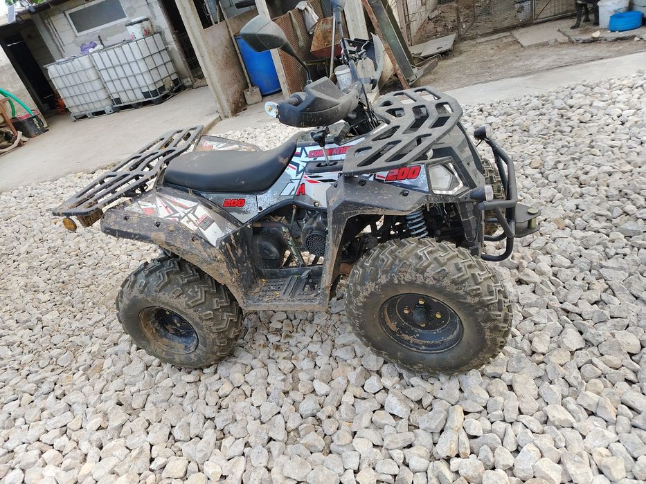 Vând ATV Apollo Commander 200