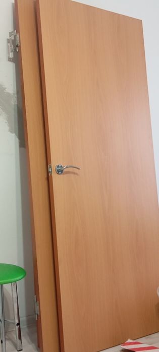 Двери межкомнатные полотно с с ручкой и петли