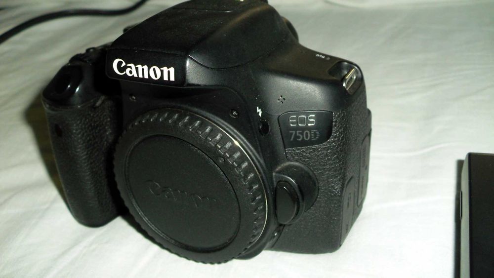 Фотоапарат Canon EOS 750D 24 MP FullHD Wi-Fi и оригинални обективи