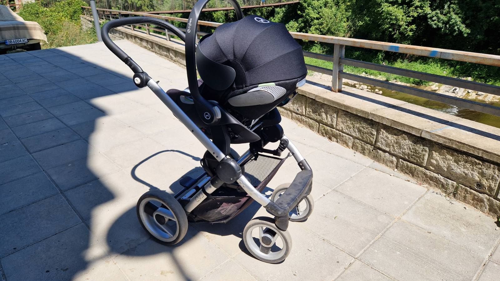 Mutsy EVO 3в1 и стол за кола Cybex T i-size