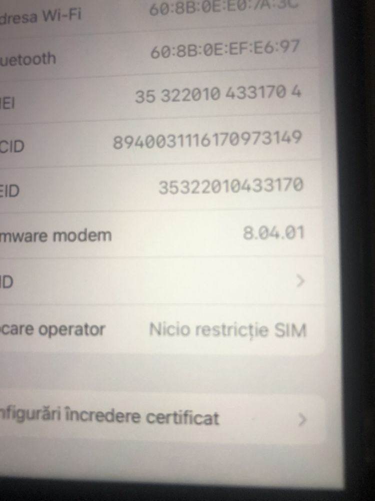 Vind iphone 8 perfect funcional unul de 64 si unu de 128