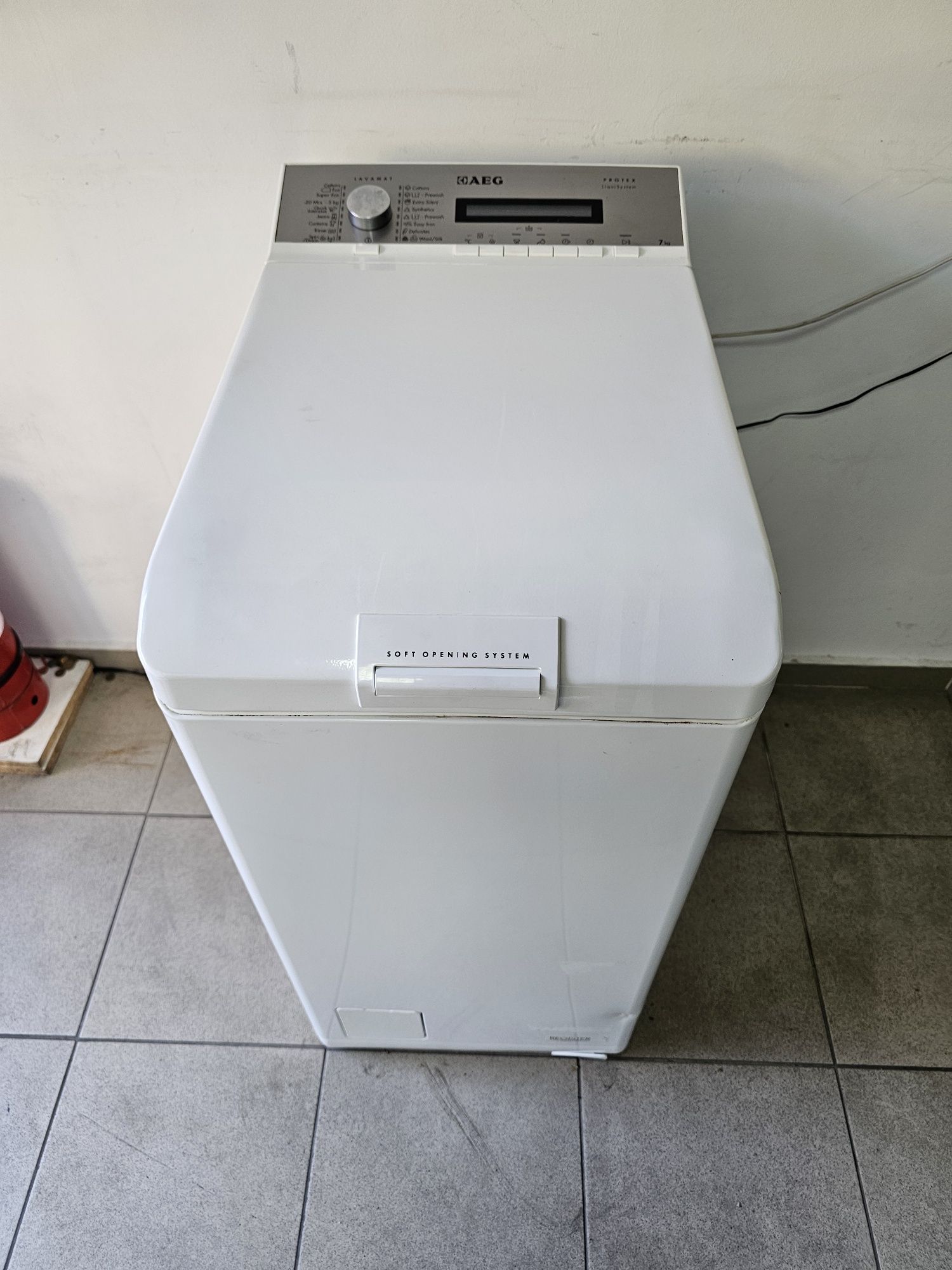 Пералня с горно зареждане AEG 7kg
