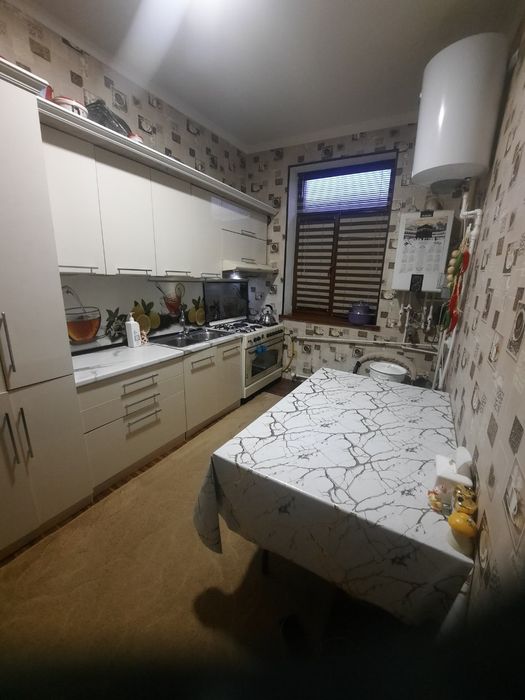 Tayyor domdan 3xonali kivartira sotiladi hamma jixozlari bilan