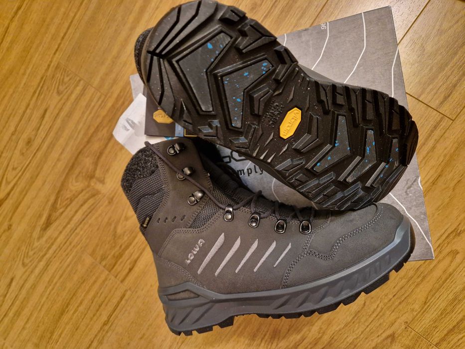 Bocanci, ghete Lowa Goretex, vanatoare, cabana, munte, tura, iarna